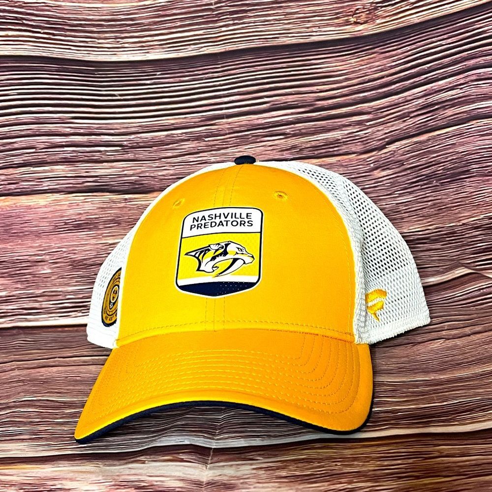 Nashville Predators Snap Back Men’s Hat.

Worn once